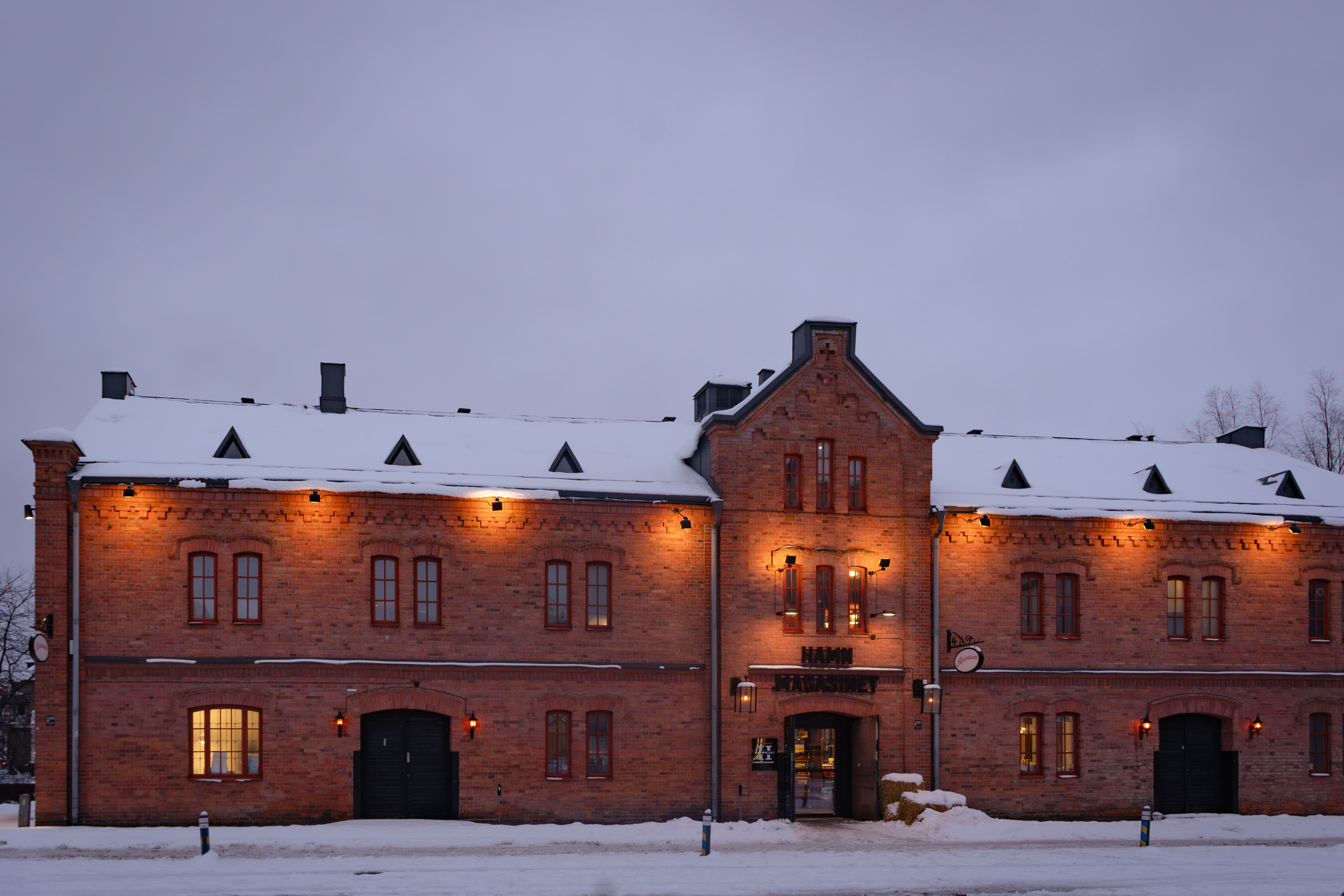 Hamnmagasinet i Örebro en vinterkväll